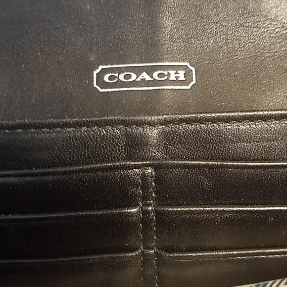 Coach wristlet - Picture 6 of 7